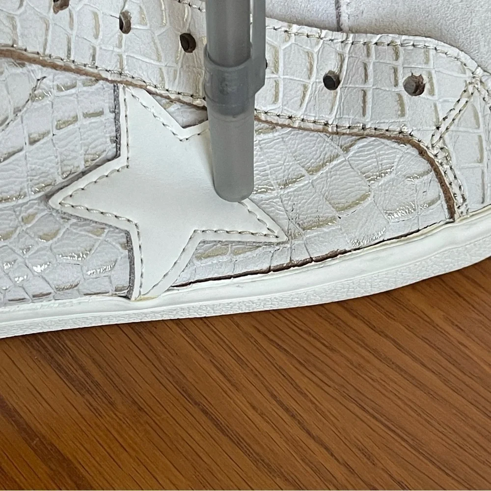 Vintage Havana Flair Sneakers Off-White/Gold Croc Size 7.5